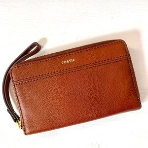 Fossil Jori Brown Leather Wristlet Zipper Wallet & Coin Purse Women’s Logo
